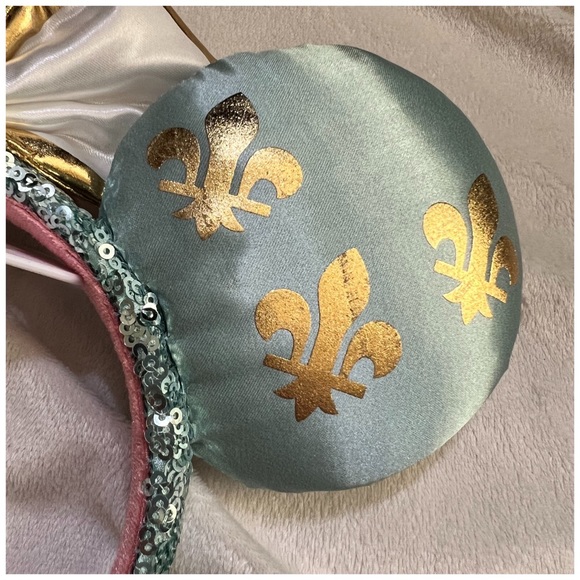 Loungefly Minnie Mouse Main Attraction King Arthurs Carousel Backpack and Ears - Picture 9 of 11